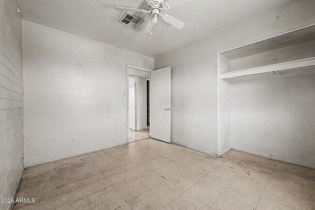 Building Photo - 5828 N 63rd Dr