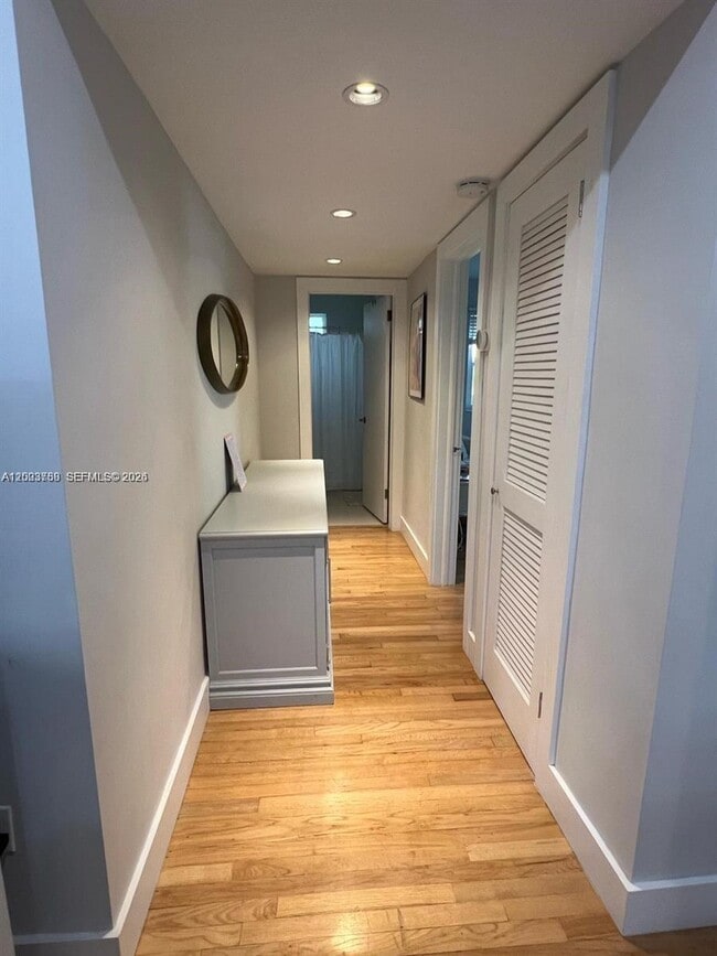 Building Photo - 685 SW 19th Rd