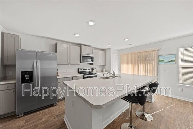 Building Photo - 4698 Palm View Cir