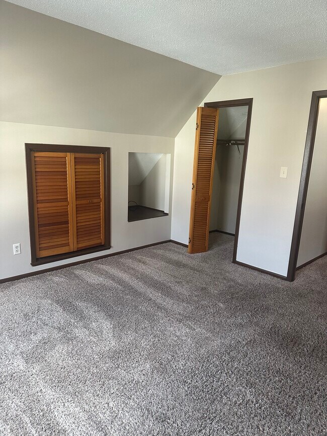 Building Photo - 94 Thompson St