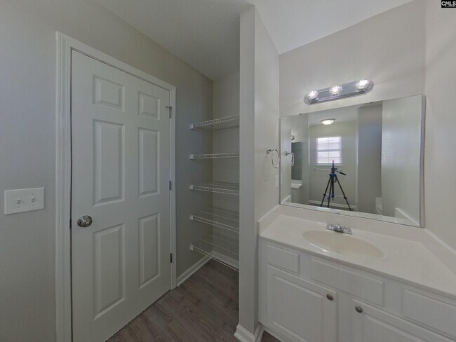 Building Photo - 204 Fox Grove Cir