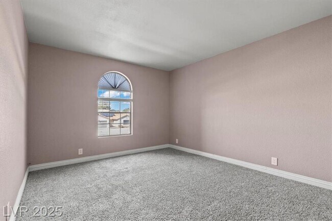 Building Photo - Centrally located 2 bedroom condo