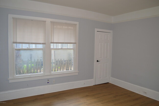 Building Photo - 2536 Phyllis St