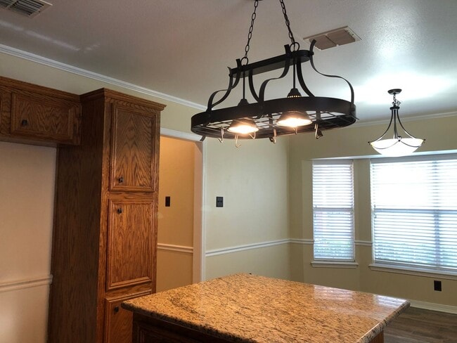 Building Photo - Corner Lot close to Barksdale Airforce Base with Bonus Room in back yard..