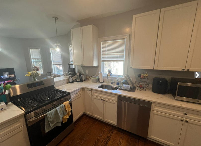 Building Photo - 337 Highland Ave