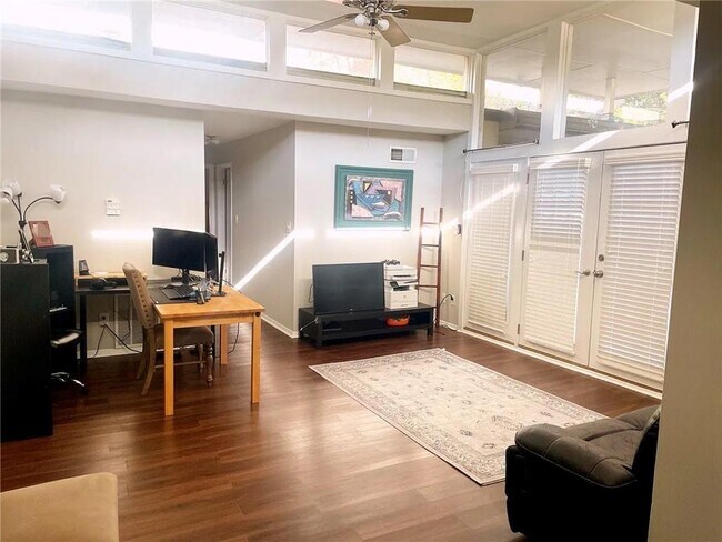 Building Photo - 346 Carpenter Dr NE