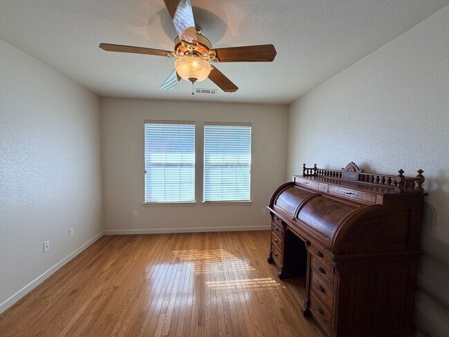 Building Photo - Beautiful Lakefront Home in the Vineyard! 55+ community