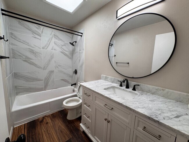 Building Photo - Beautiful 3 bedroom 2 bath home.