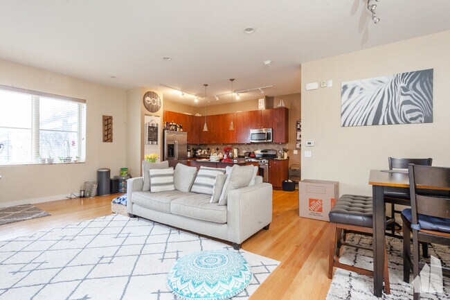 Building Photo - 648 W 16th St