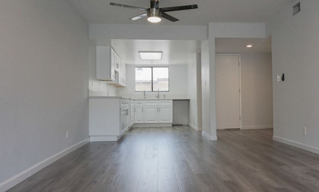 Primary Photo - 620 W Hyde Park Blvd