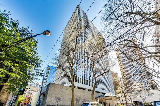 Primary Photo - 1 E Scott St
