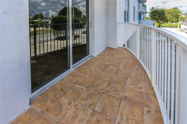 Building Photo - 1555 N Treasure Dr