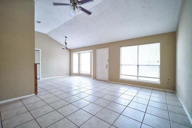 Building Photo - 10235 Gulfstream Ln