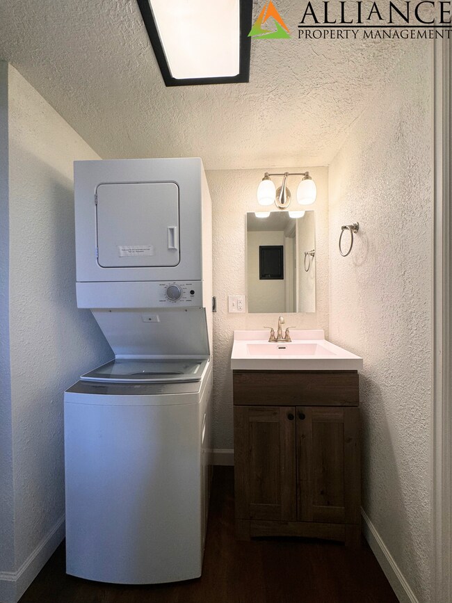 Building Photo - 1510 College Ave