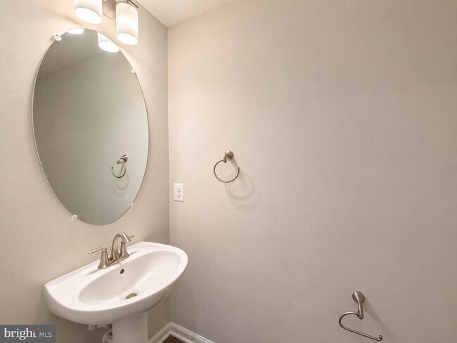 Building Photo - 4930 MacDonough Pl
