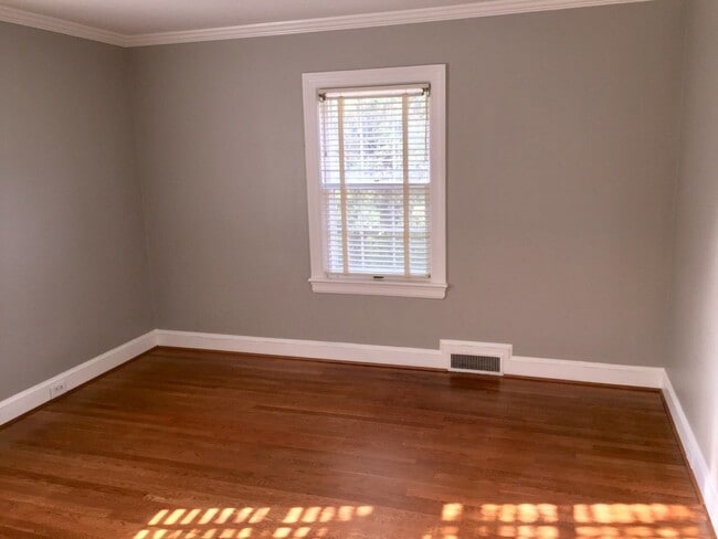 Building Photo - Coming Soon!! 2 Bedroom/ 2 bath Unit! Supe...