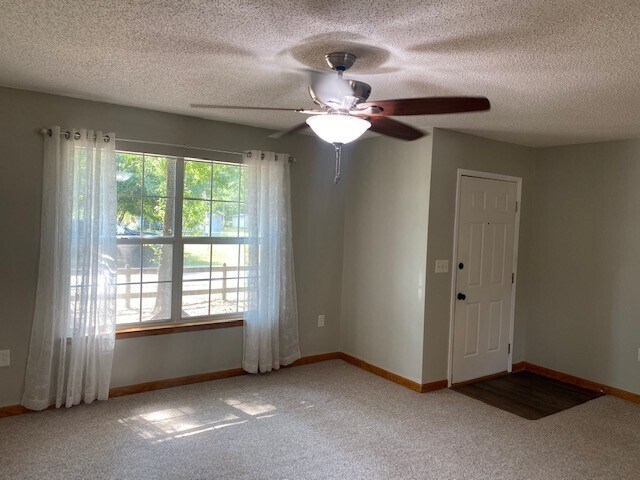 Building Photo - 5105 Lake Dr
