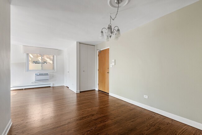 Building Photo - 1921 Harrison St