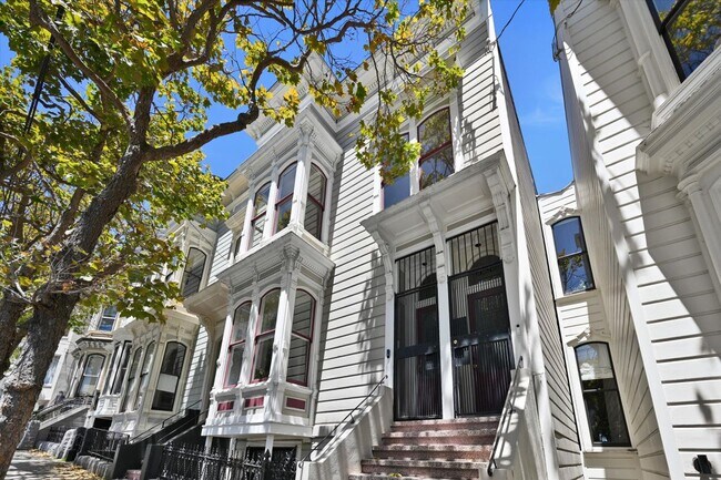 Building Photo - 656 Hayes St