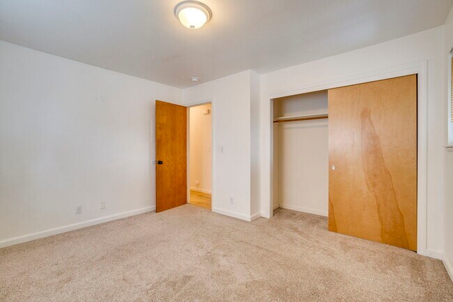 Building Photo - 1445 Larissa Cir