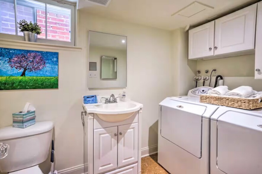 Building Photo - 3301 W Franklin St