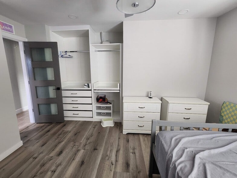 Building Photo - 3207 E Juniper Ave