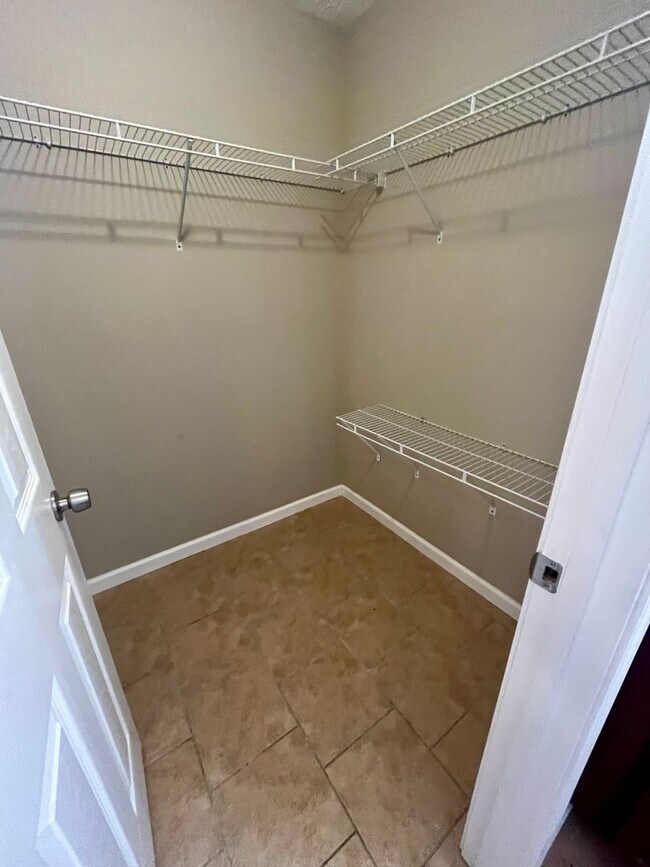 Building Photo - PET FRIENDLY!!!!