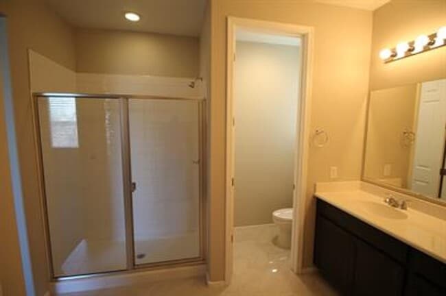 Building Photo - Desirable La Estancia Neighboorhood