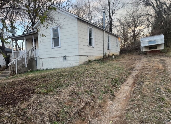 Building Photo - 303 Cardinal St