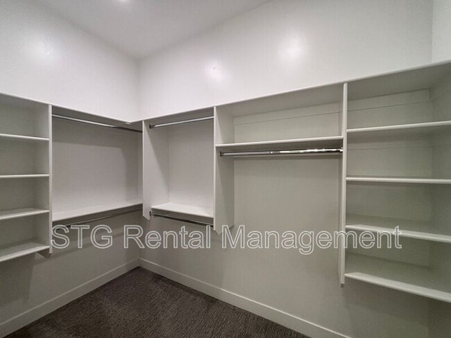 Building Photo - 2916 E Snowberry Dr
