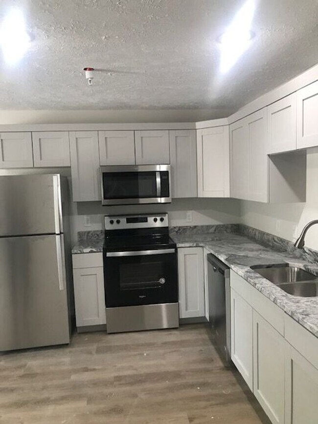 Building Photo - 2 bedroom 2 bath Apartment Branson MO- ADA compliant - Ask about our Move In Specials