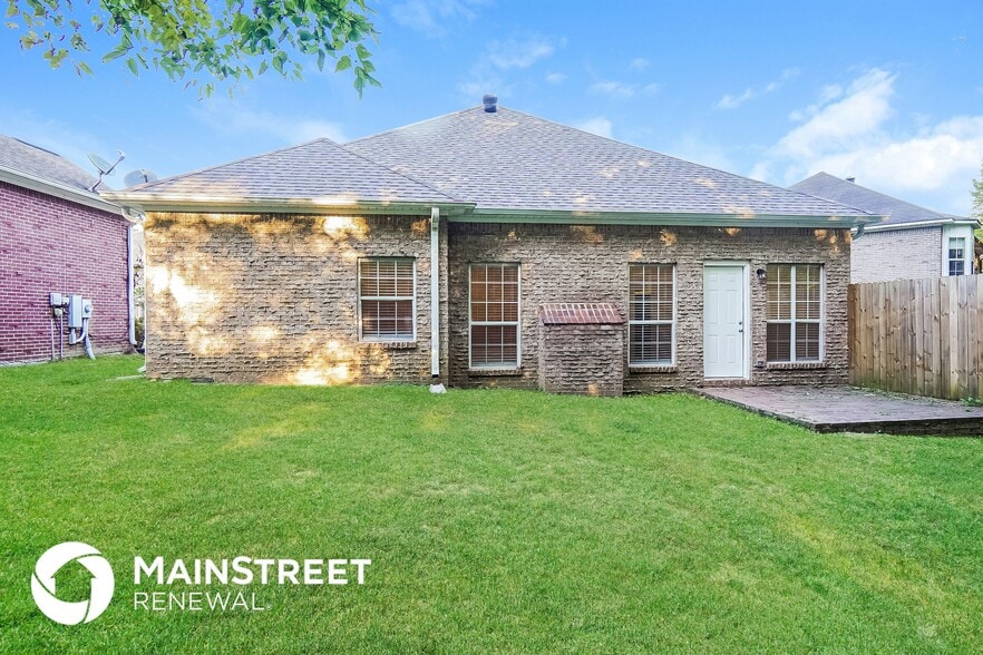 Building Photo - 1305 Riverford Cir