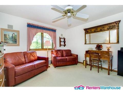 Building Photo - 1215 Silverthorn Ct