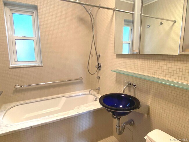 Building Photo - 330 S Broadway