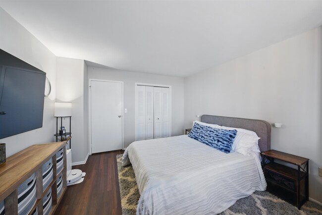 Building Photo - 1508 Harmon Cove Tower
