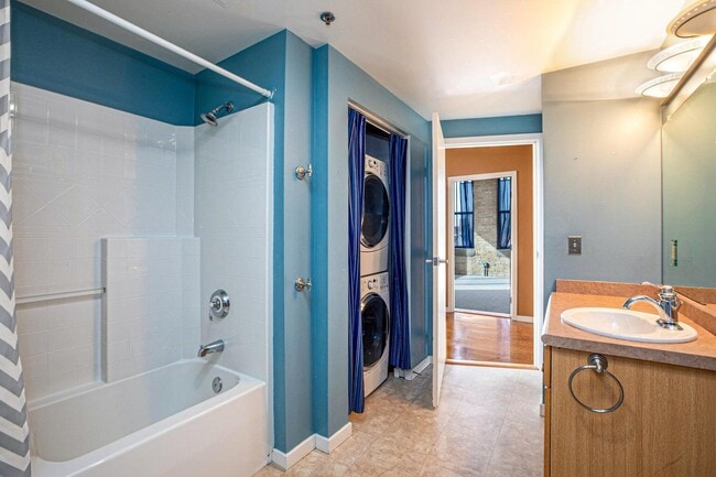 Building Photo - 234 E Reservoir Ave