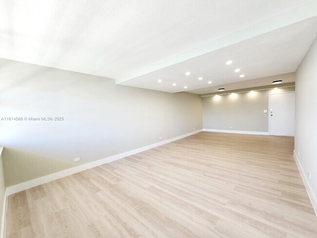 Building Photo - 250 174th St