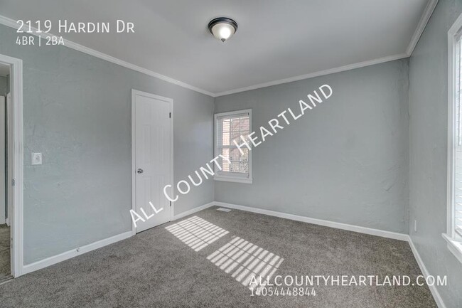 Building Photo - 2119 Hardin Dr