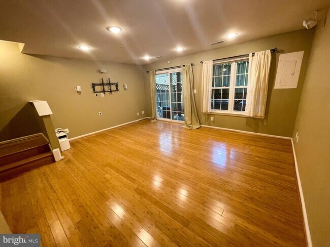 Building Photo - 171 Barrett Pl