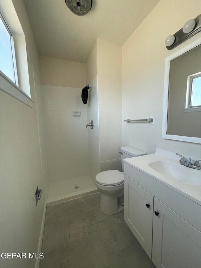 Building Photo - 10830 Cardigan Dr