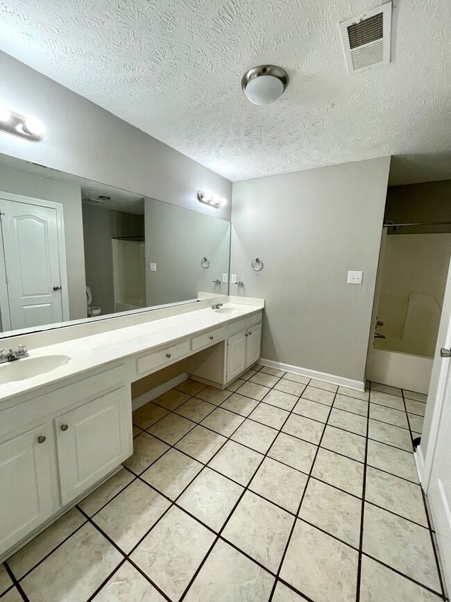 Building Photo - 00506