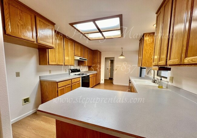 Building Photo - Cozy and Charming 3 Bedroom 2 Bathroom in ...