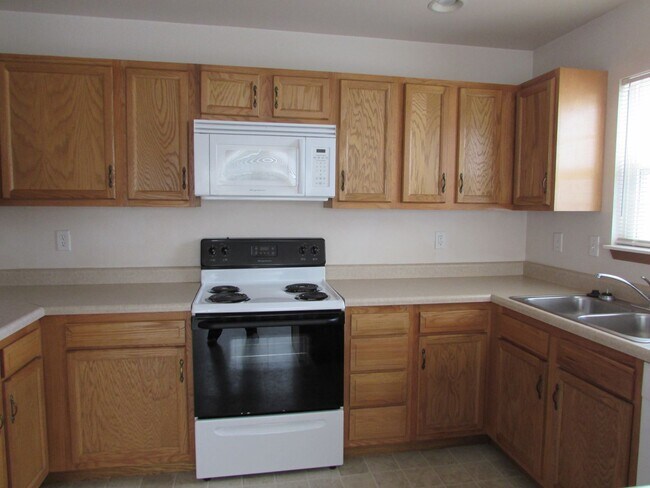 Building Photo - 7616-MF2-E4