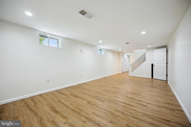 Building Photo - 704 Northside Dr