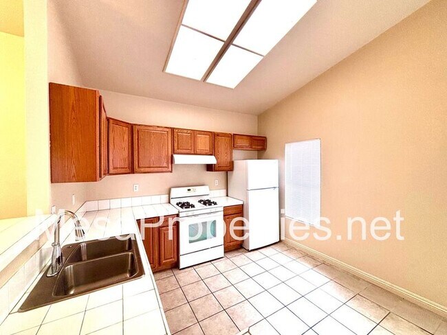Building Photo - 10850 Villa St