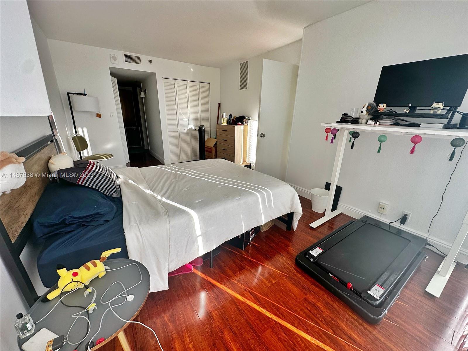 Building Photo - 7601 E Treasure Dr