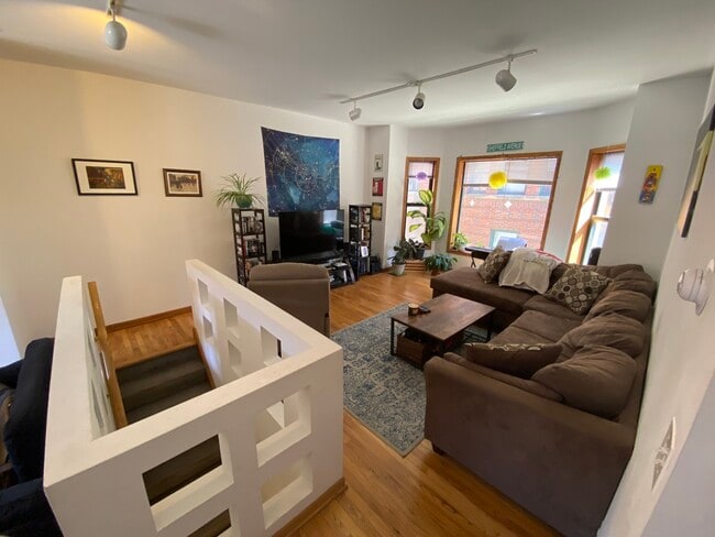 Building Photo - 632 W Patterson Ave