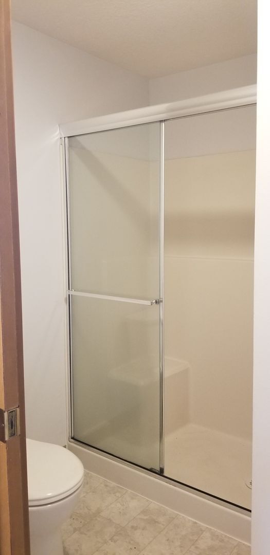 Building Photo - 3 BEDROOM CLOSE TO TIGARD HIGH SCHOOL