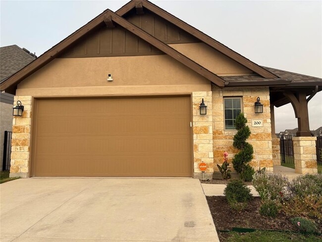 Building Photo - 200 Dycus Bnd