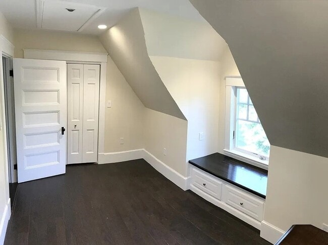 Building Photo - 70 Sumner St